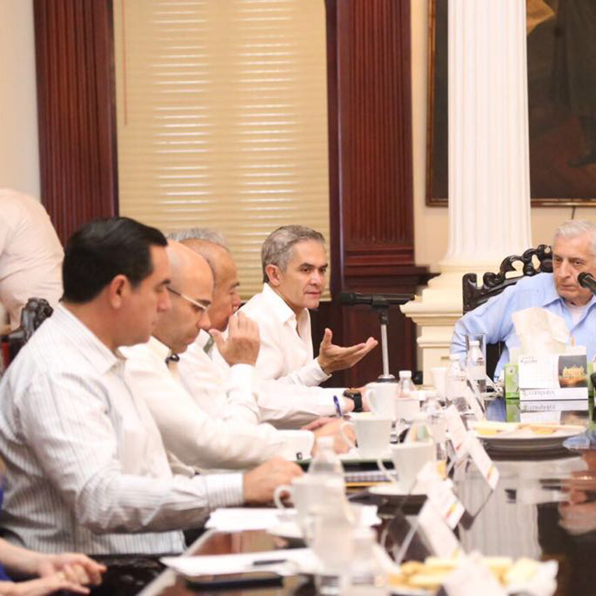 Mancera sostiene reunión de seguridad en Tabasco