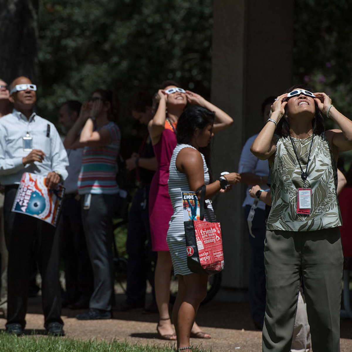 ¿Cómo saber si tus ojos se dañaron durante el eclipse?