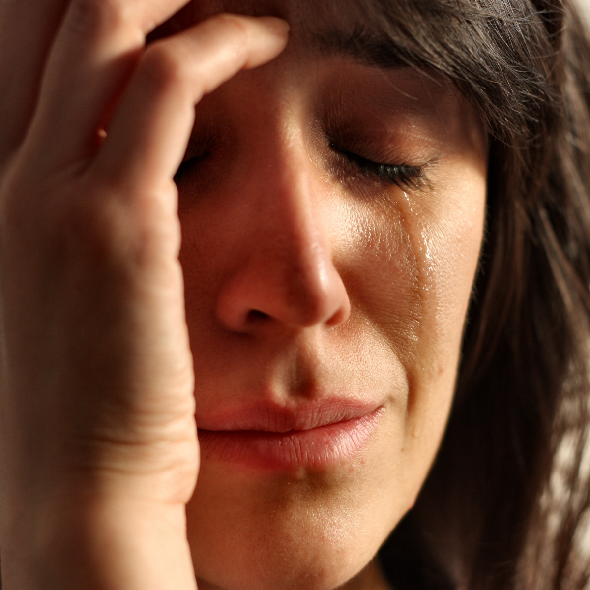 Científicos descubren cómo generar electricidad con lágrimas y saliva