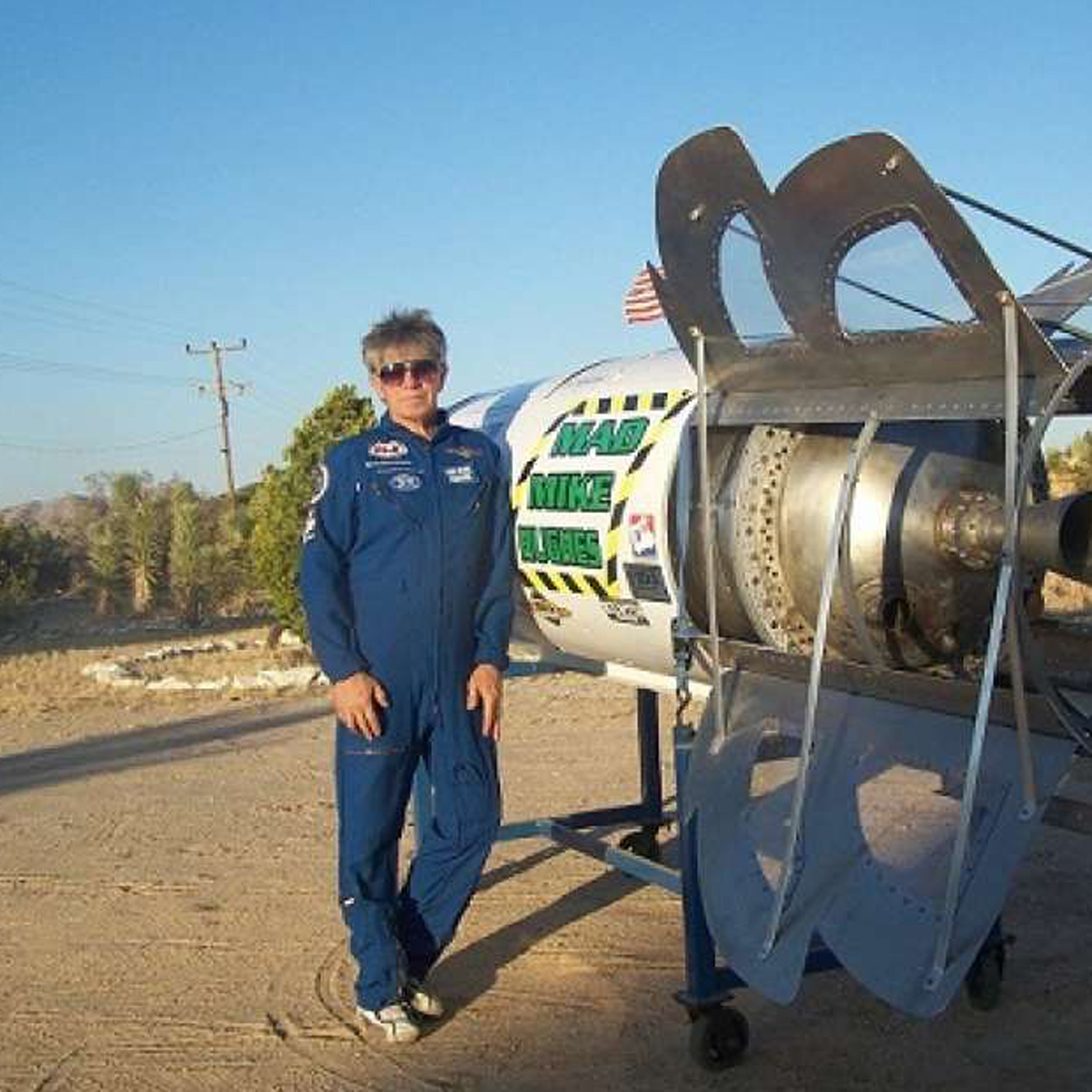 Este hombre volará un cohete para probar que hemos vivido engañados