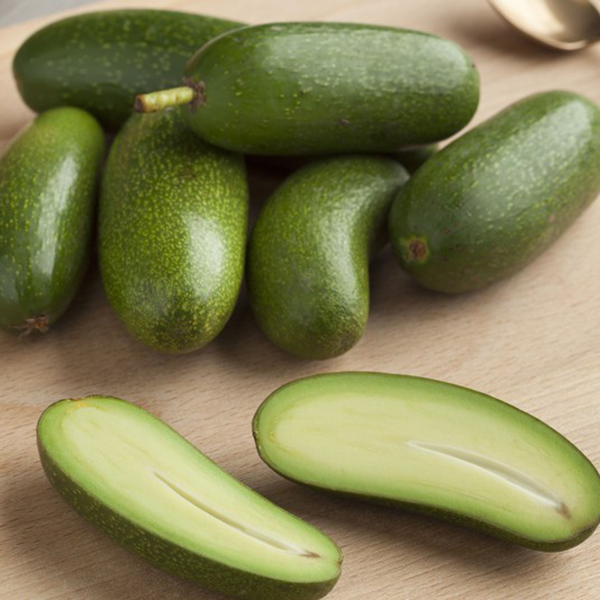 Cortar aguacates era un riesgo para los europeos, así que hicieron esto