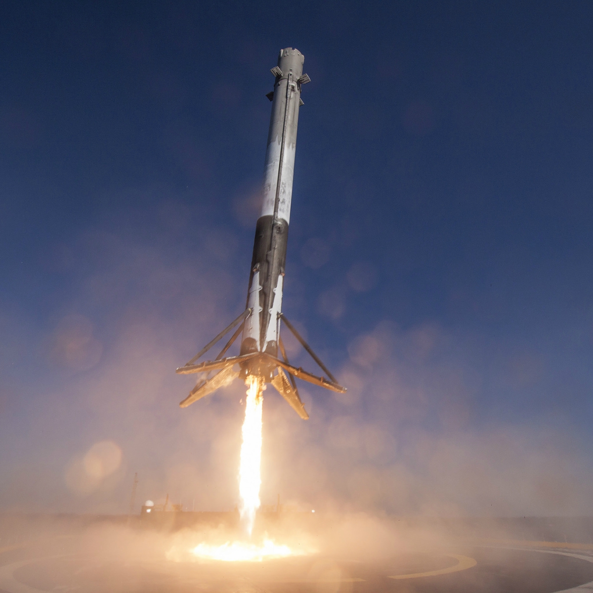 Elon Musk lanzará su primer cohete privado para la NASA