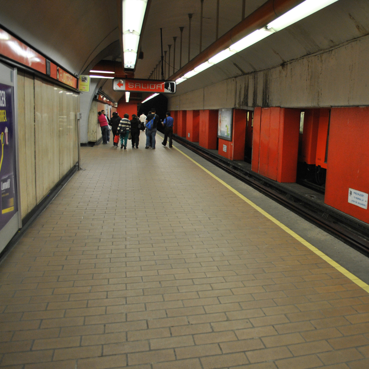 En la Línea 7 del Metro ya puedes conectarte a internet gratis