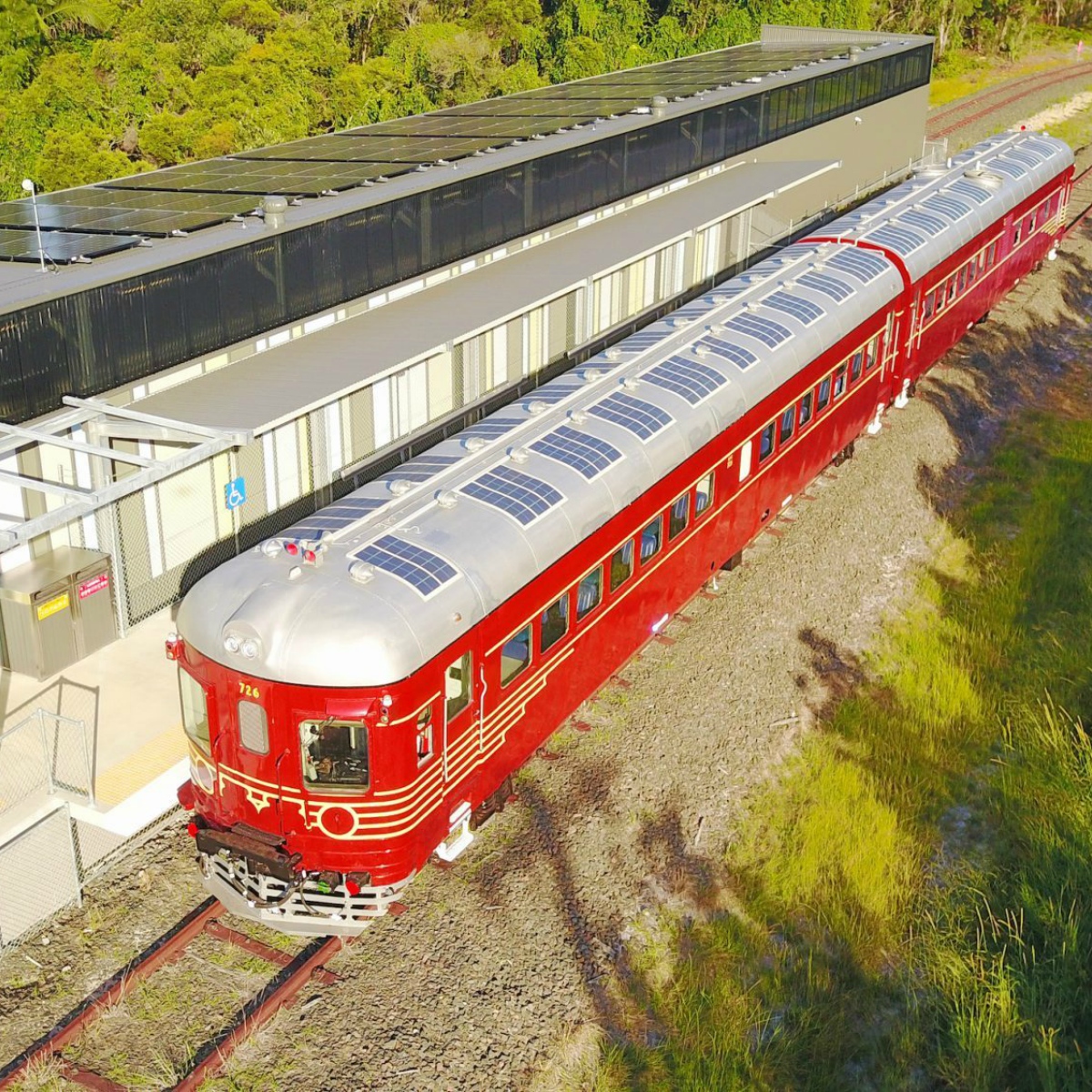 Este novedoso tren solar es el único de su tipo en el mundo