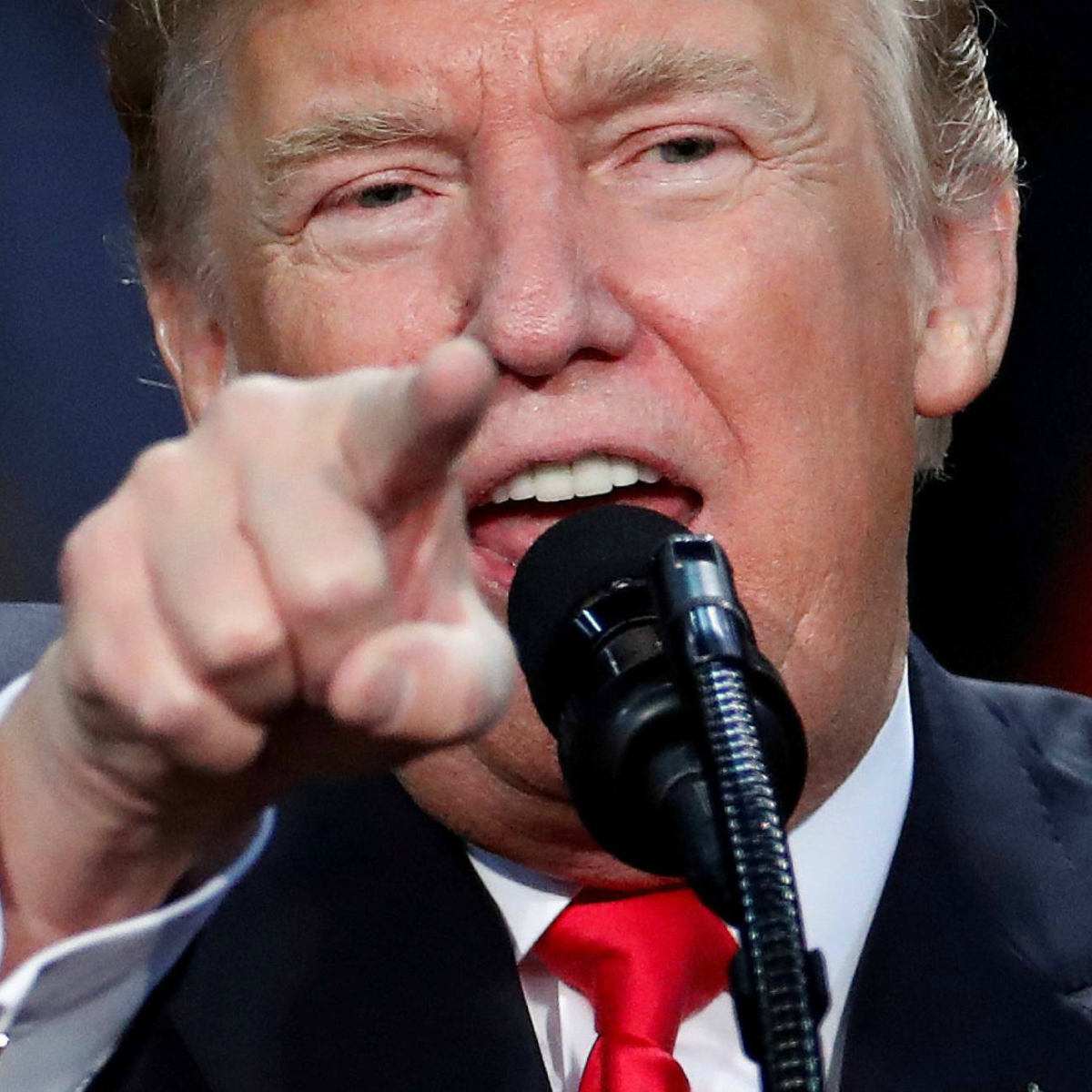 Trump culpa a Samsung por mensajes de texto perdidos del FBI