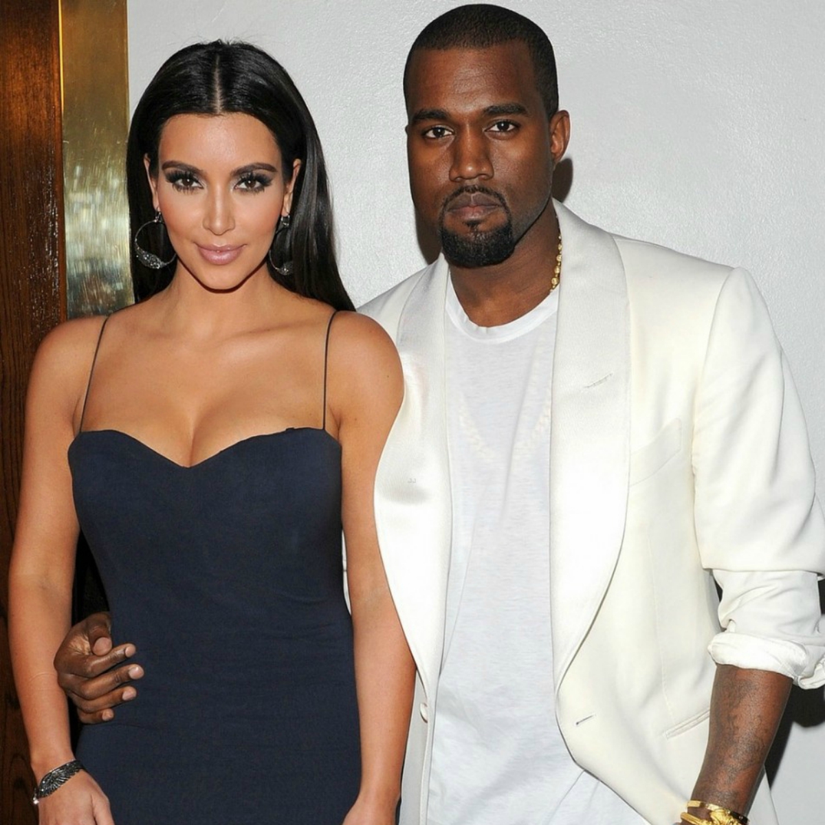 Kanye West regaló a Kim Kardashian acciones de importantes empresas como Apple y Amazon