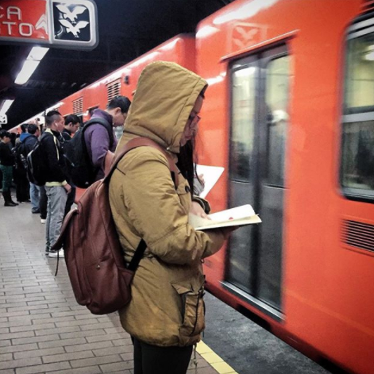 Ya puedes descargar capítulos de estos libros en el Metro