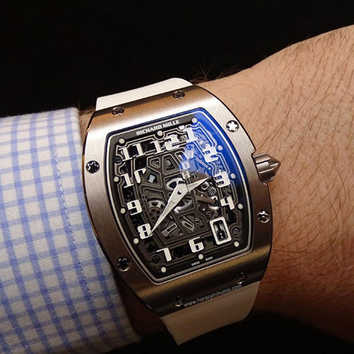 ¿En verdad cuesta millones ese reloj del que todos hablan?