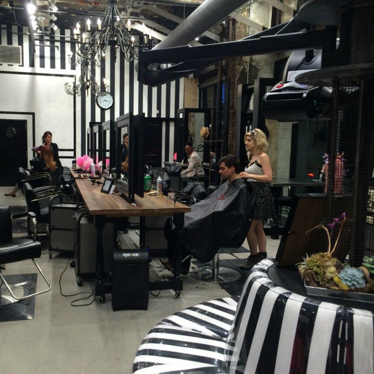 La exorbitante cantidad que los senadores gastan al año en cortes de cabello