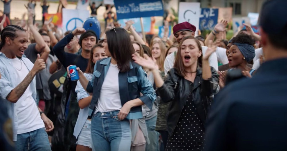 Las veces que Pepsi ha 'molestado' al mundo por sus extravagantes ideas