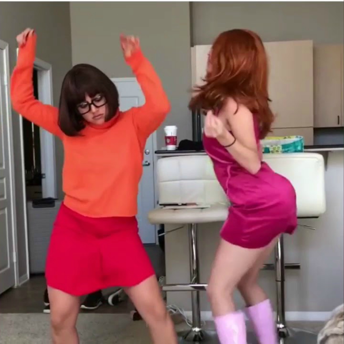 Ellas son las guapas mujeres detrás del éxito viral, 'Scooby Doo PaPa'