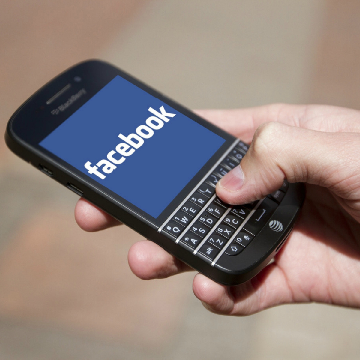 BlackBerry demanda a Facebook por 'robar' su tecnología