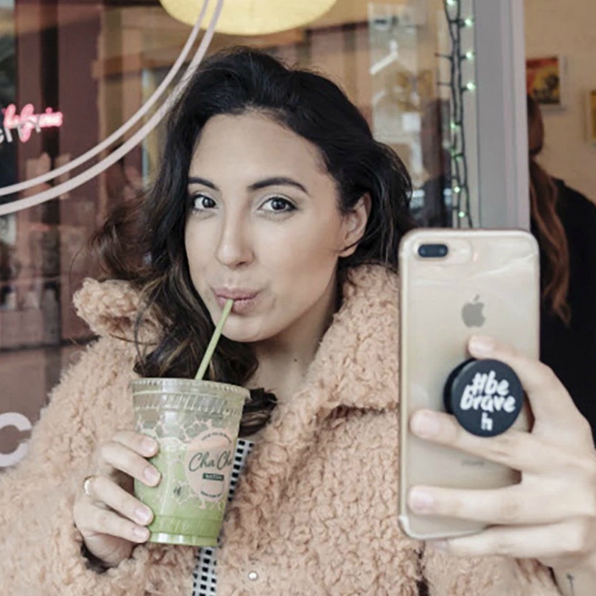 Se endeudó con cientos de pesos por querer ser influencer