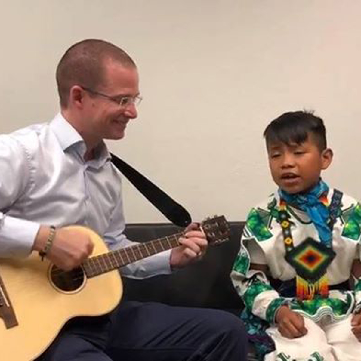 ¿Te acuerdas del Movimiento Naranja? Alguien no puede dejarlo ir