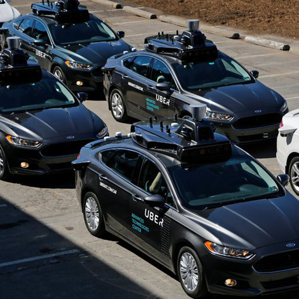 Un vehículo autónomo de Uber arrolla a mujer en Estados Unidos