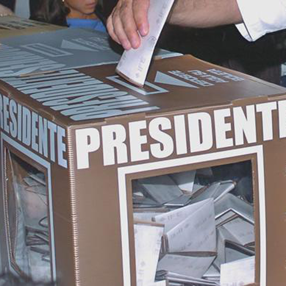 Así quieren manipularte en Facebook y Twitter durante las elecciones