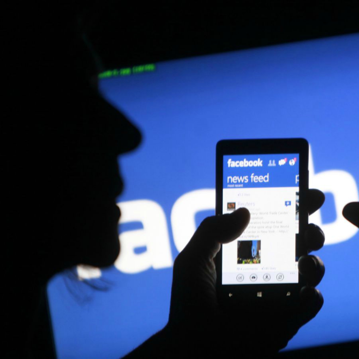 Descubren mercado negro que opera en Facebook