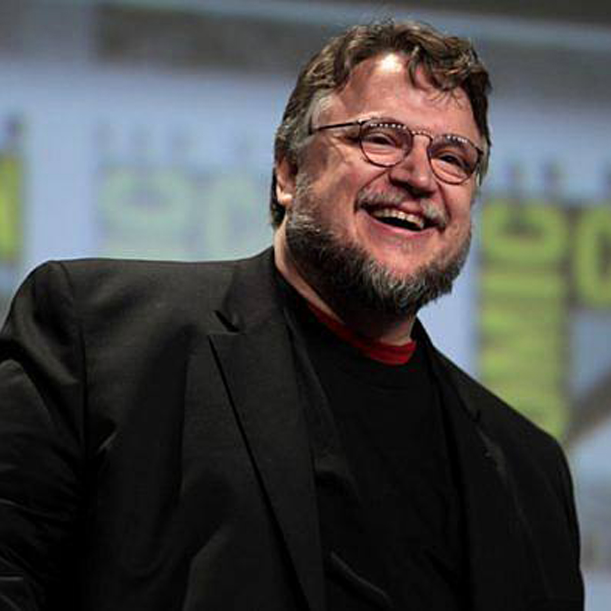 Así atacaron a Guillermo del Toro por su apariencia (y las redes respondieron)