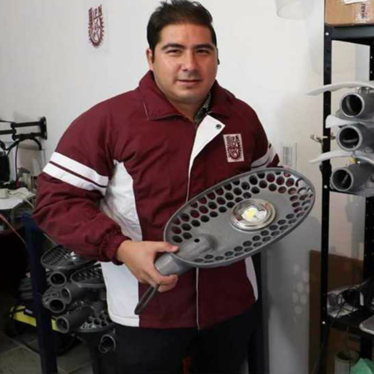 Genio mexicano desarrolló súper lámparas que alumbran México y EU