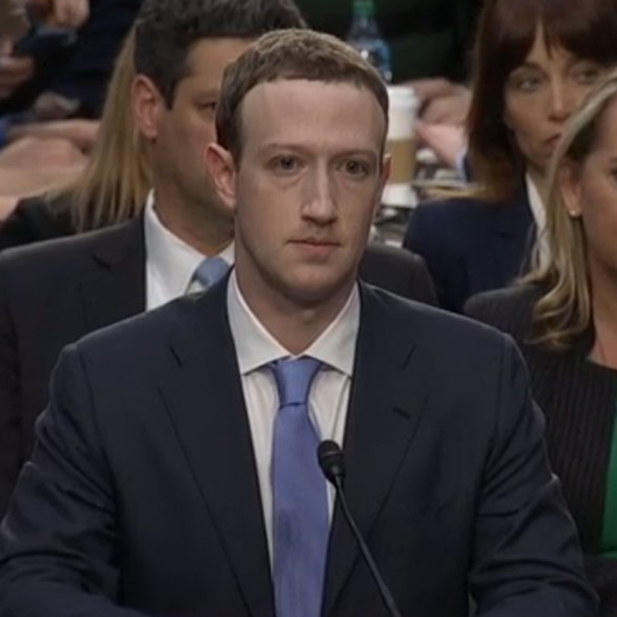 Las preguntas que pusieron a sudar a Mark Zuckerberg en su audiencia ante el Congreso