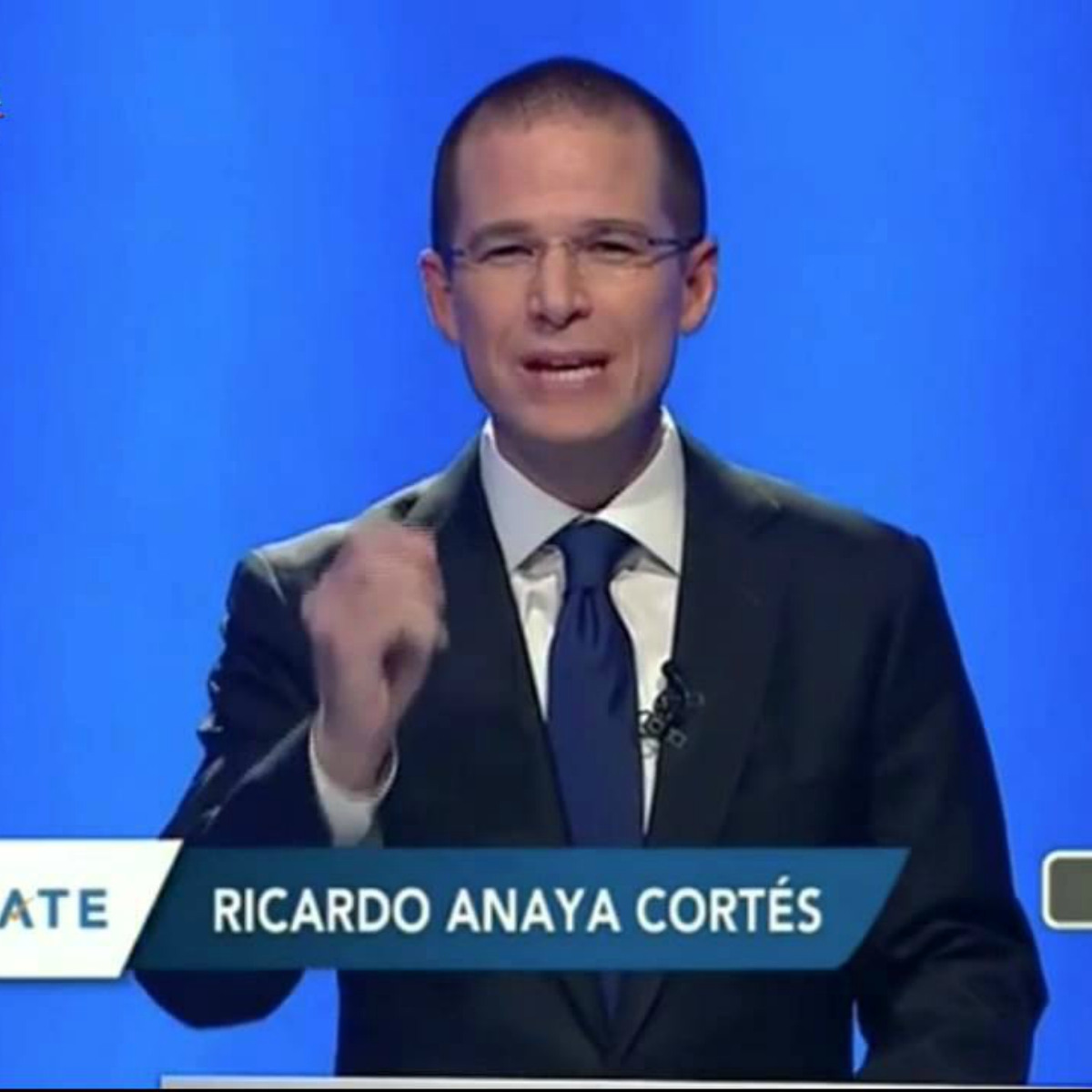 Anaya y sus cartulinas se llevaron estos memes en redes