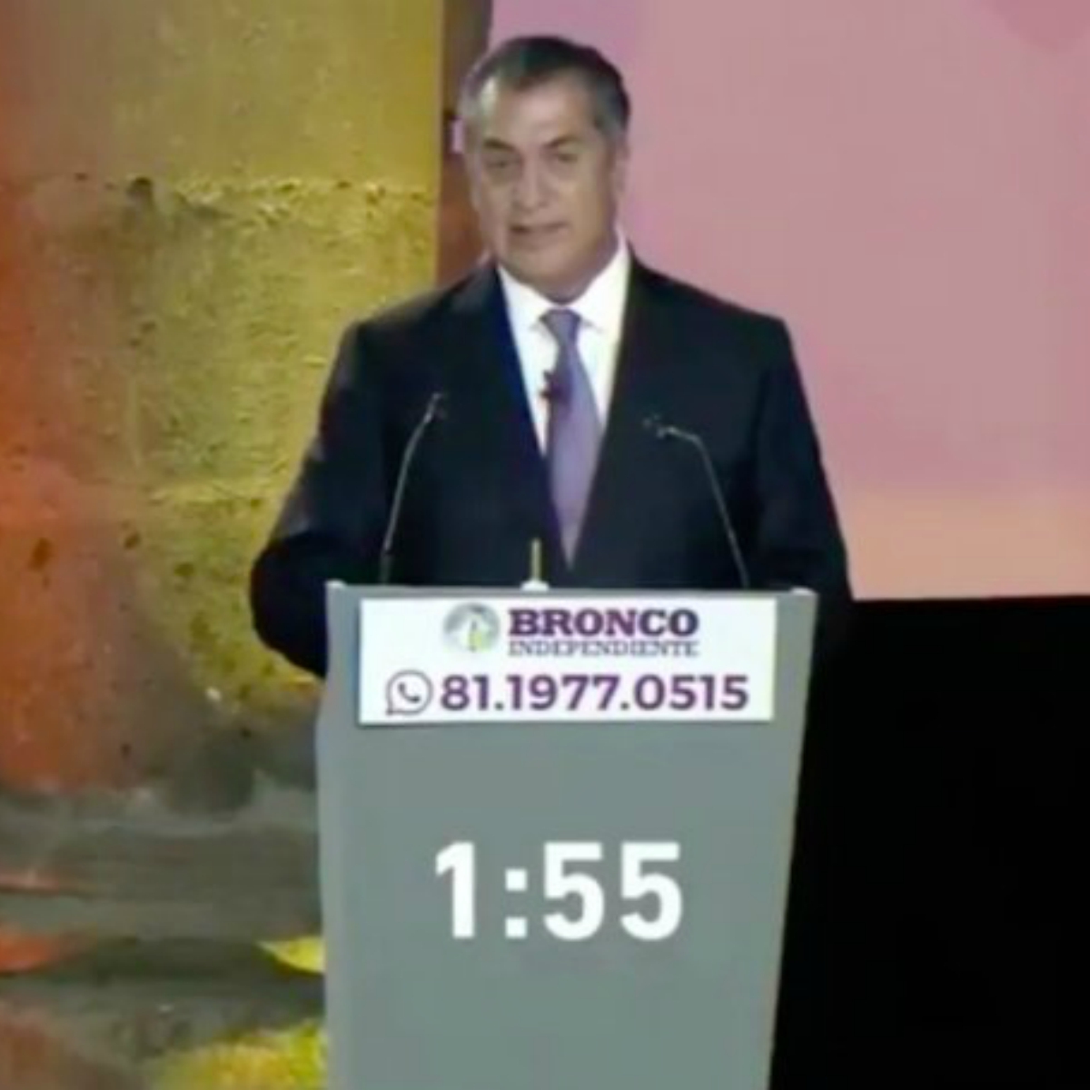 'El Bronco' roló su número de WhatsApp y la banda le está mandando esto