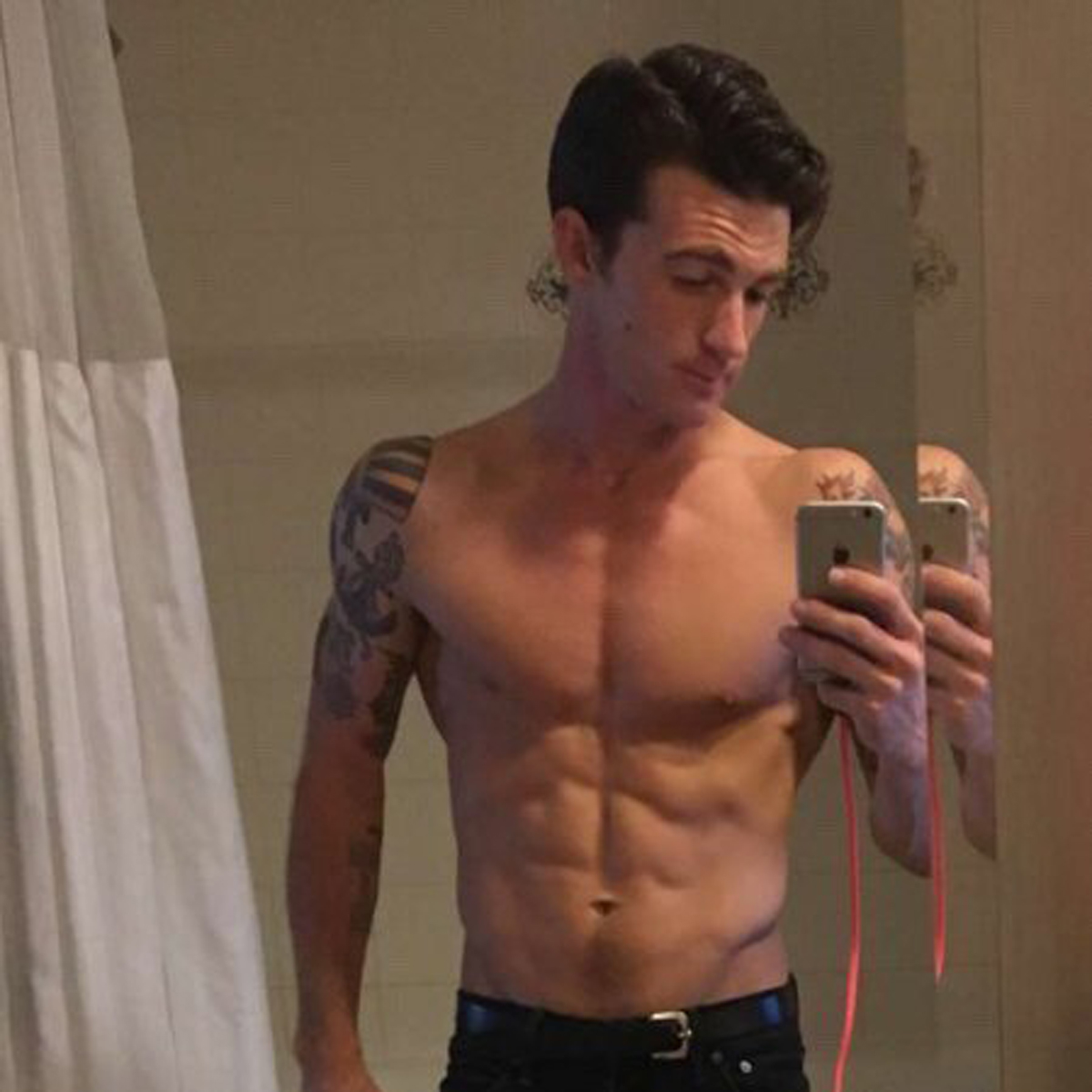 A Drake Bell le filtraron el pack y así babearon sus seguidoras