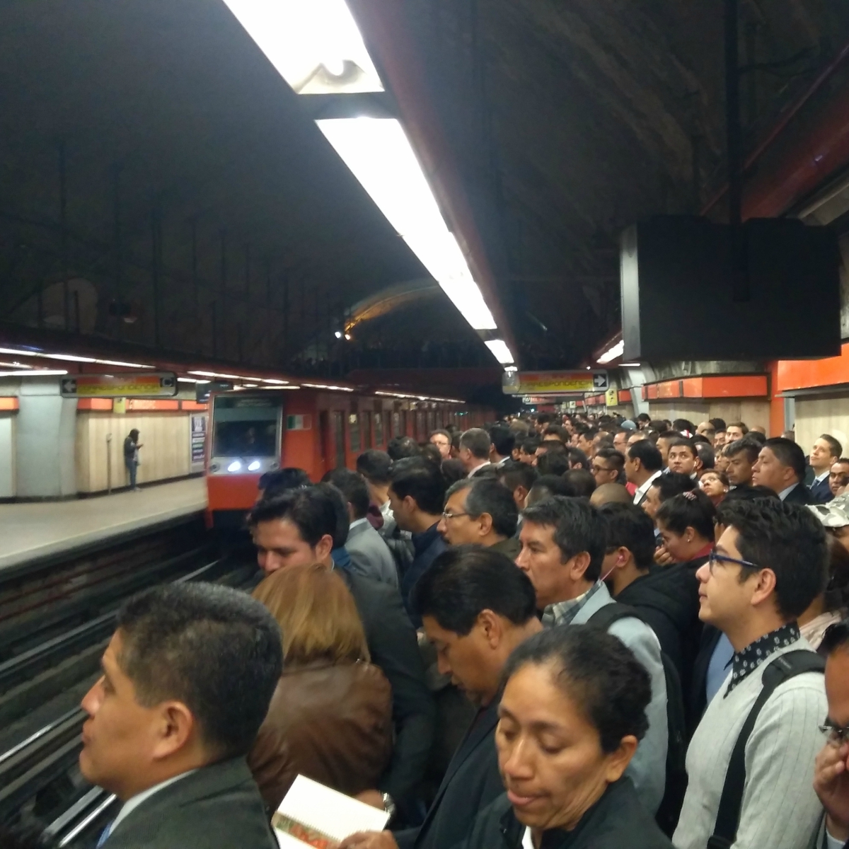 El Metro implementará brigadas para evitar tumultos y que mueras apachurrado