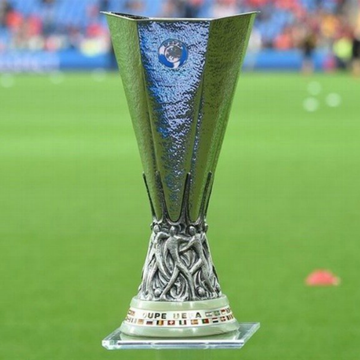 #OSAZO: El robo de la Copa UEFA Europa League se convierte en la vergüenza de todo México