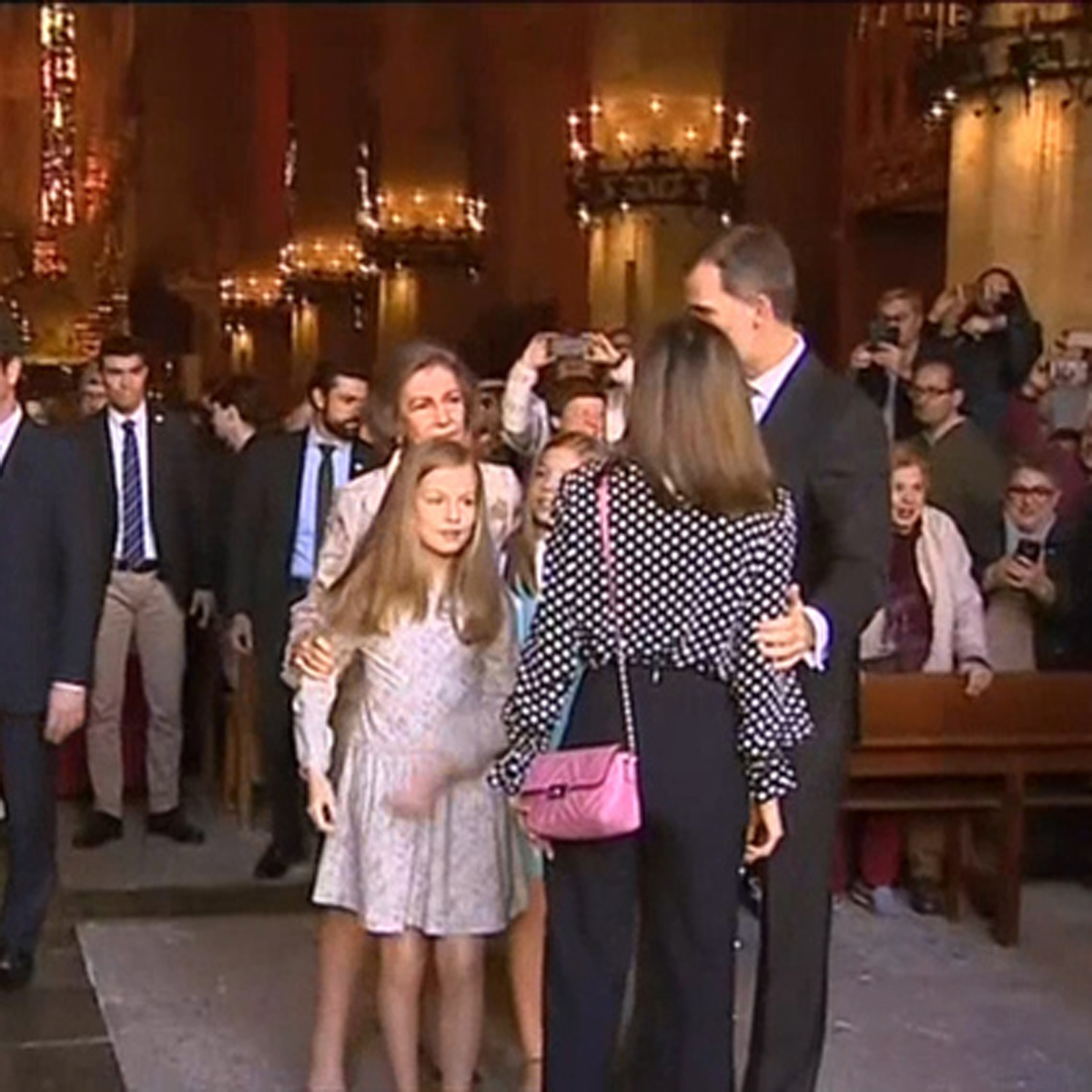 El polémico video de la familia real española que le da la vuelta al mundo