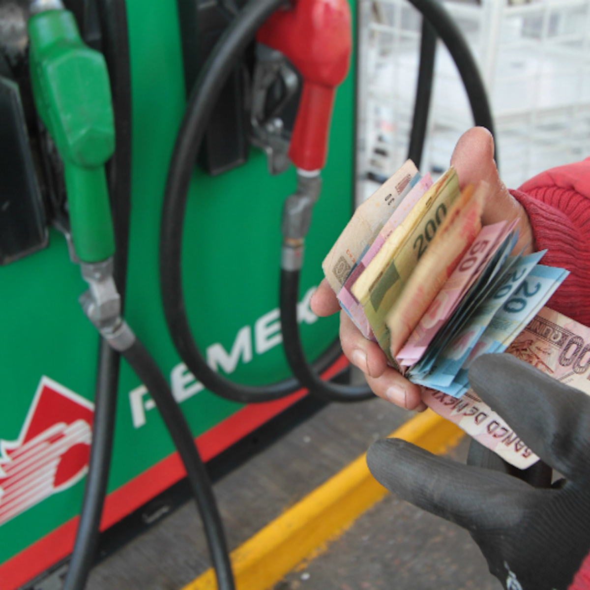 Expertos advierten que la gasolina Magna podría ser más cara en verano