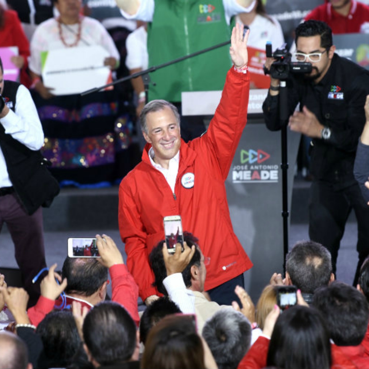 #FuertesRevelaciones Meade dice que el PRI...¿ya se va?