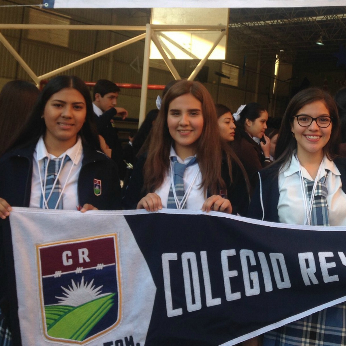 Estudiantes mexicanas crean platos desechables de nopal