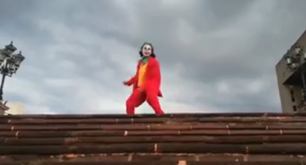 Mexicano recrea escena de “Joker” y las redes sociales no se lo perdonan (VIDEO)