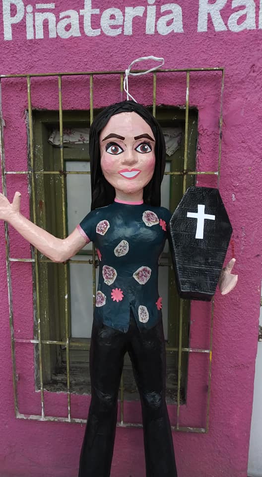 Sacan a la venta piñatas de Sarita y son todo un éxito