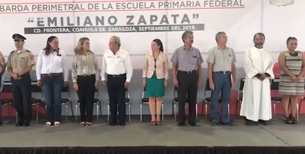 Profesor confunde el Juramento a la Bandera con el Padre Nuestro y se hace viral