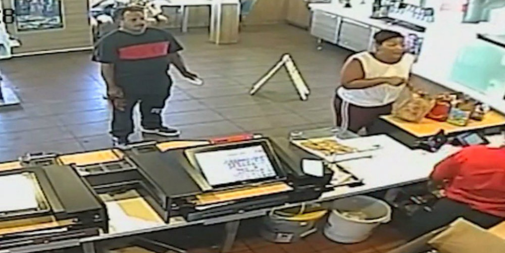 Gerente de McDonald's lanza licuadora a clienta que se quejó de su pedido