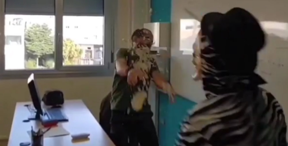 Esta es la pena que podría enfrentar youtuber que lanzó pastel a maestro