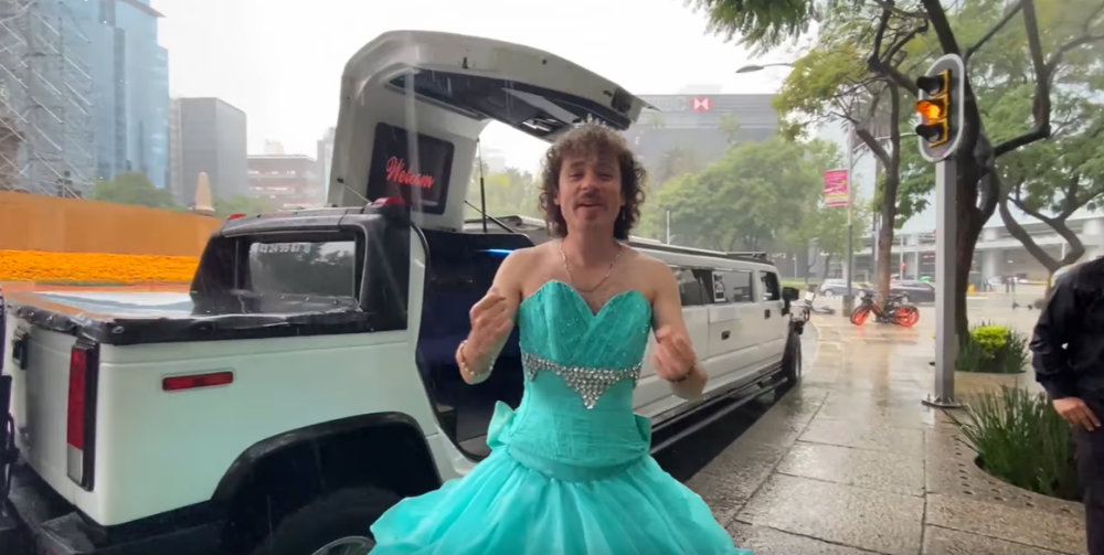 Luisito Comunica sorprende a sus seguidores al aparecer vestido de quinceañera