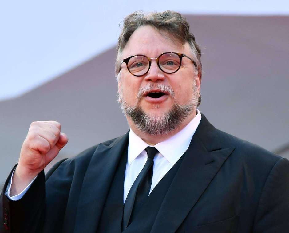 Cervecera le piratea los diseños de sus películas a Guillermo del Toro