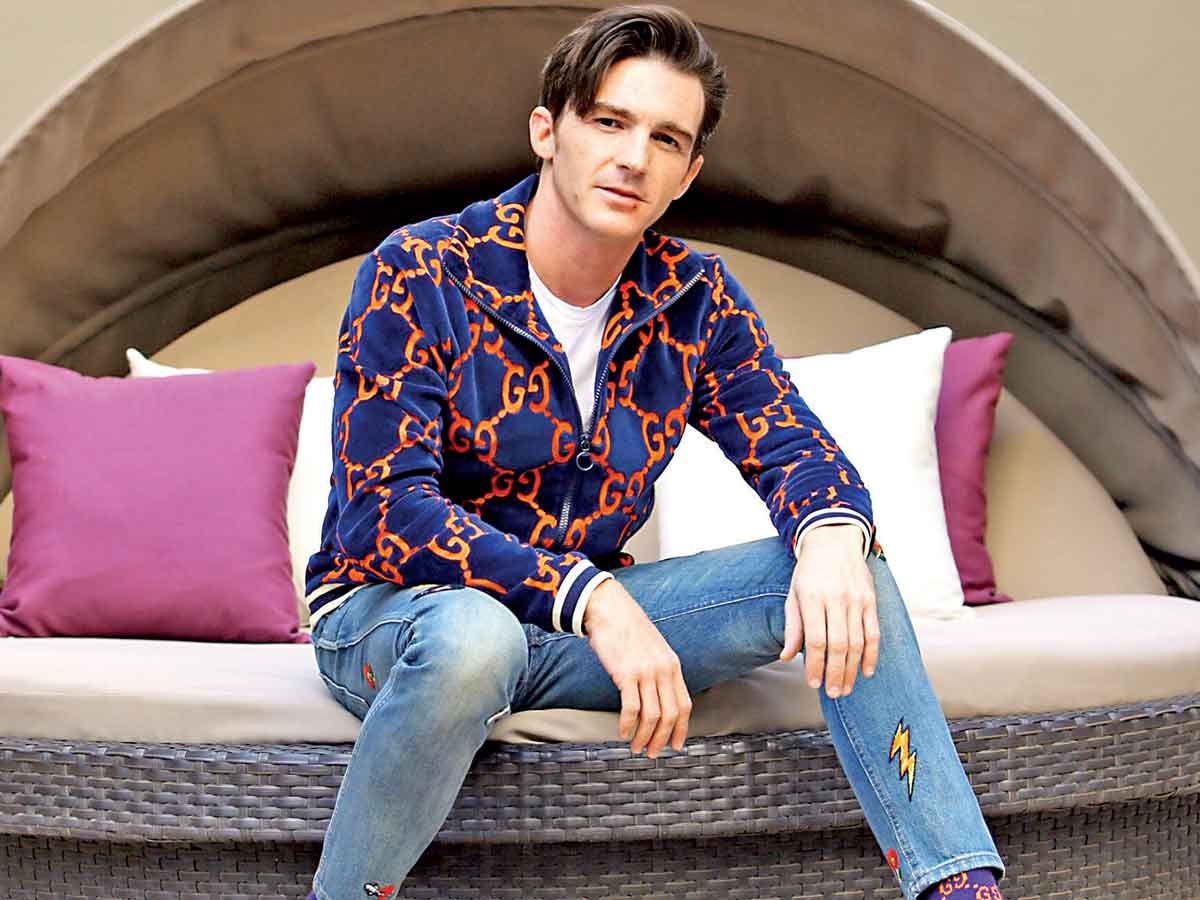 Drake Bell dice que ya sólo tuiteará en español y le llueven los memes