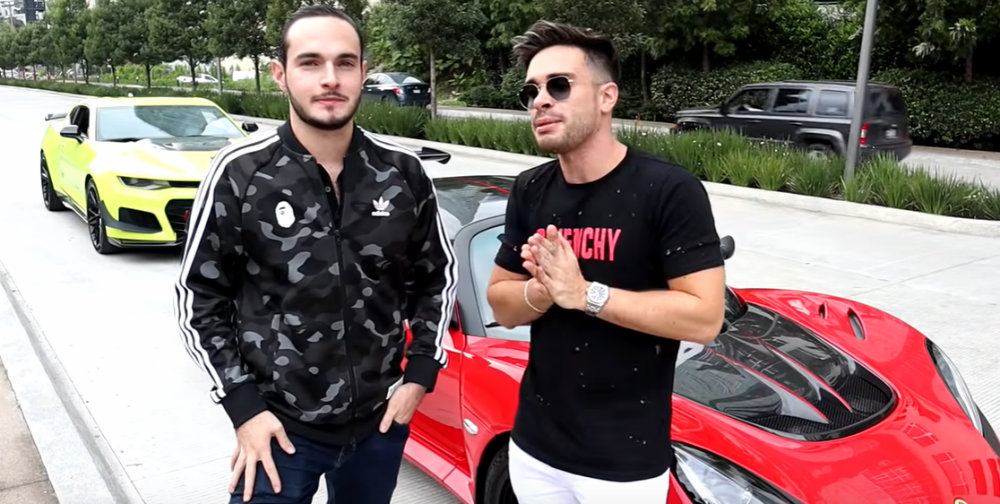 Nieto de Alfredo Harp Helú hace arrancones en la calle con autos de lujo