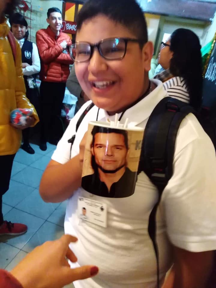 Pide una taza de Rick and Morty en el intercambio y le dan una de Ricky Martin