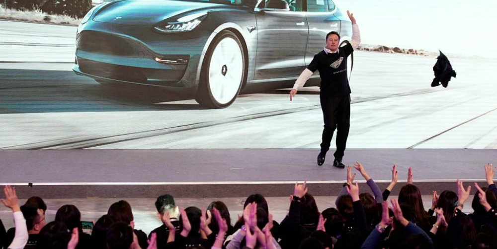 Así celebró Elon Musk el inicio de ventas de Tesla en China