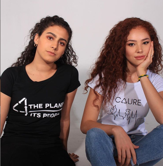 Estudiantes crean marca de ropa hecha con PET y algodón reciclado