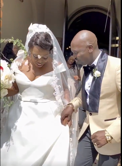 Se mofaron de pedida de mano en un KFC; Audi y Huawei les pagaron la boda