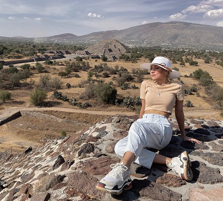 Ester Expósito causa euforia con su visita a México