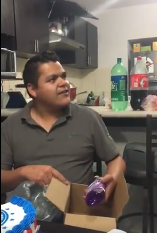 Pide un Nintendo Switch en Amazon y le mandan una botella de Fabuloso