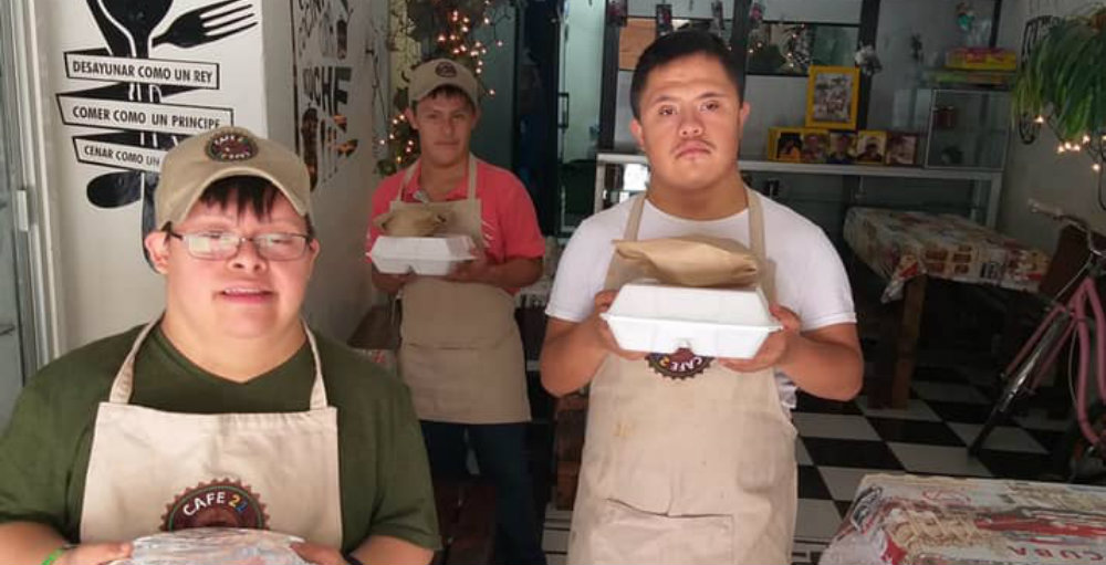 Piden apoyar a cafetería de jóvenes con síndrome de Down que no tiene clientes