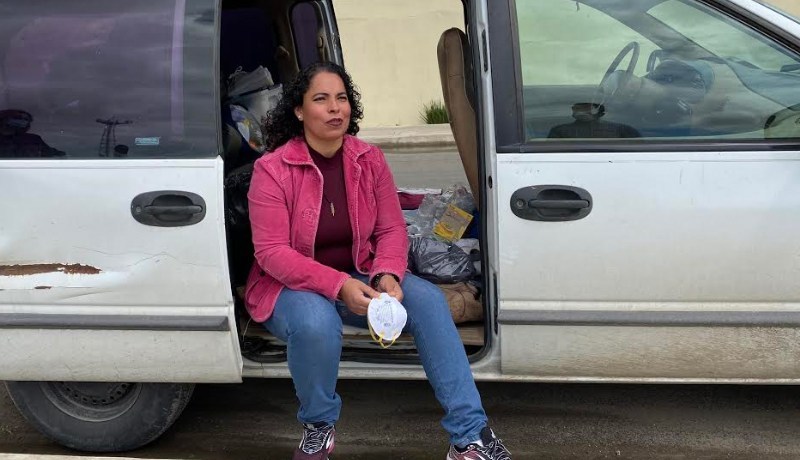 Enfermera duerme en su camioneta para no contagiar a su familia
